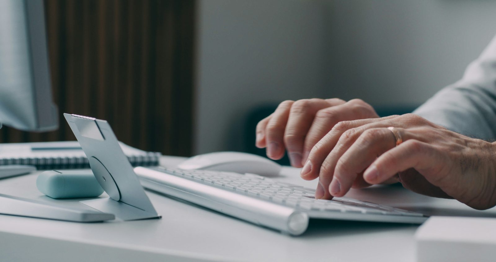Системный администратор настраивает и поддерживает IT-инфраструктуру компании